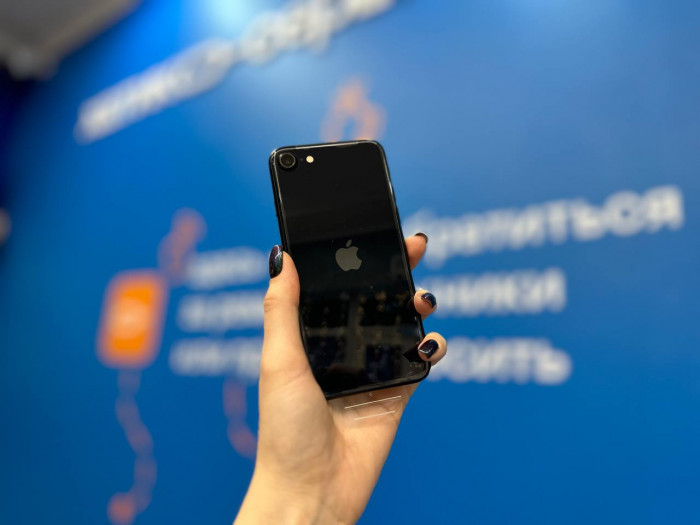 Б/у Смартфон Apple iPhone SE 2022 64GB Черный